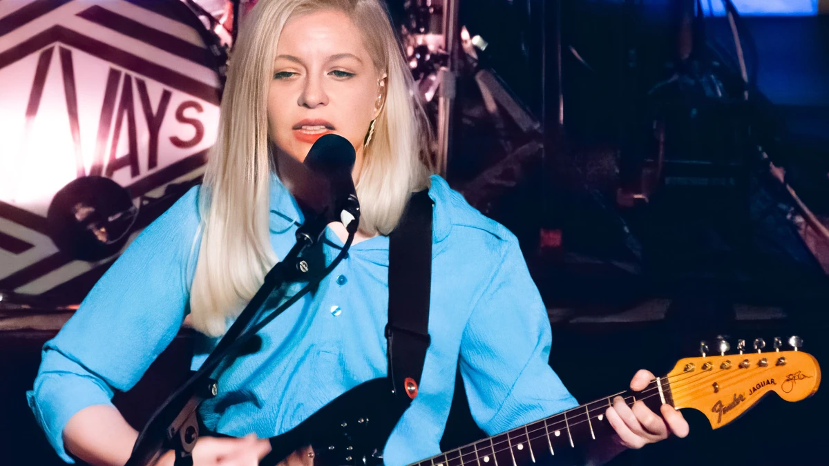 Molly Rankin of Alvvays singing and playing a Fender Jaguar