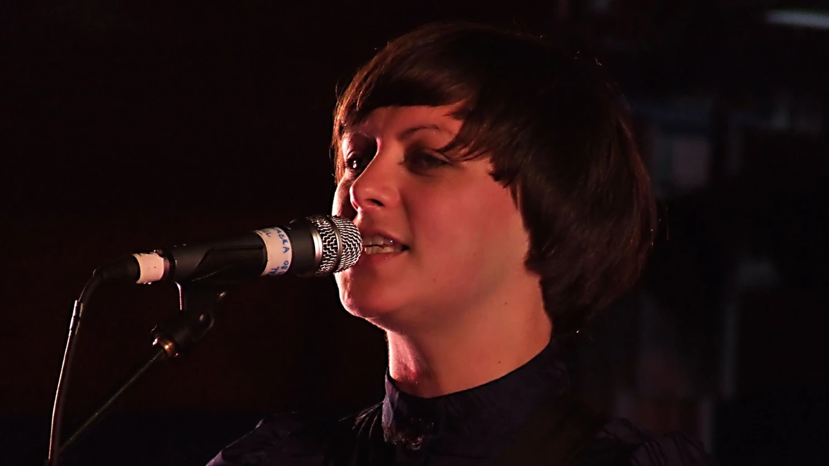 Tracyanne Campbell of Camera Obscura singing into a microphone