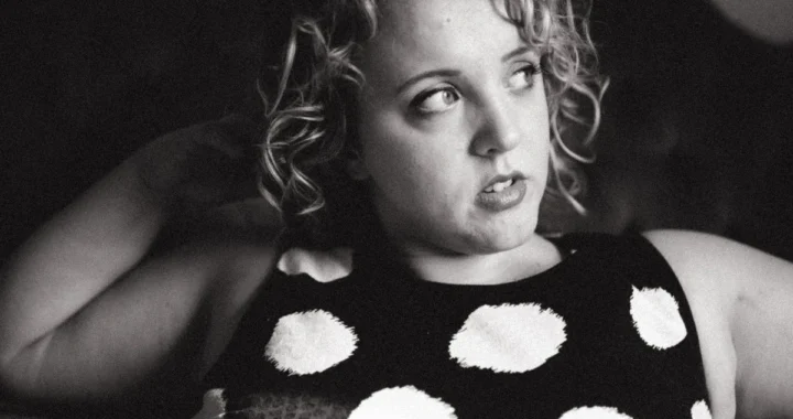 Sarah Giles and the Art of Keeping a Big Voice Small