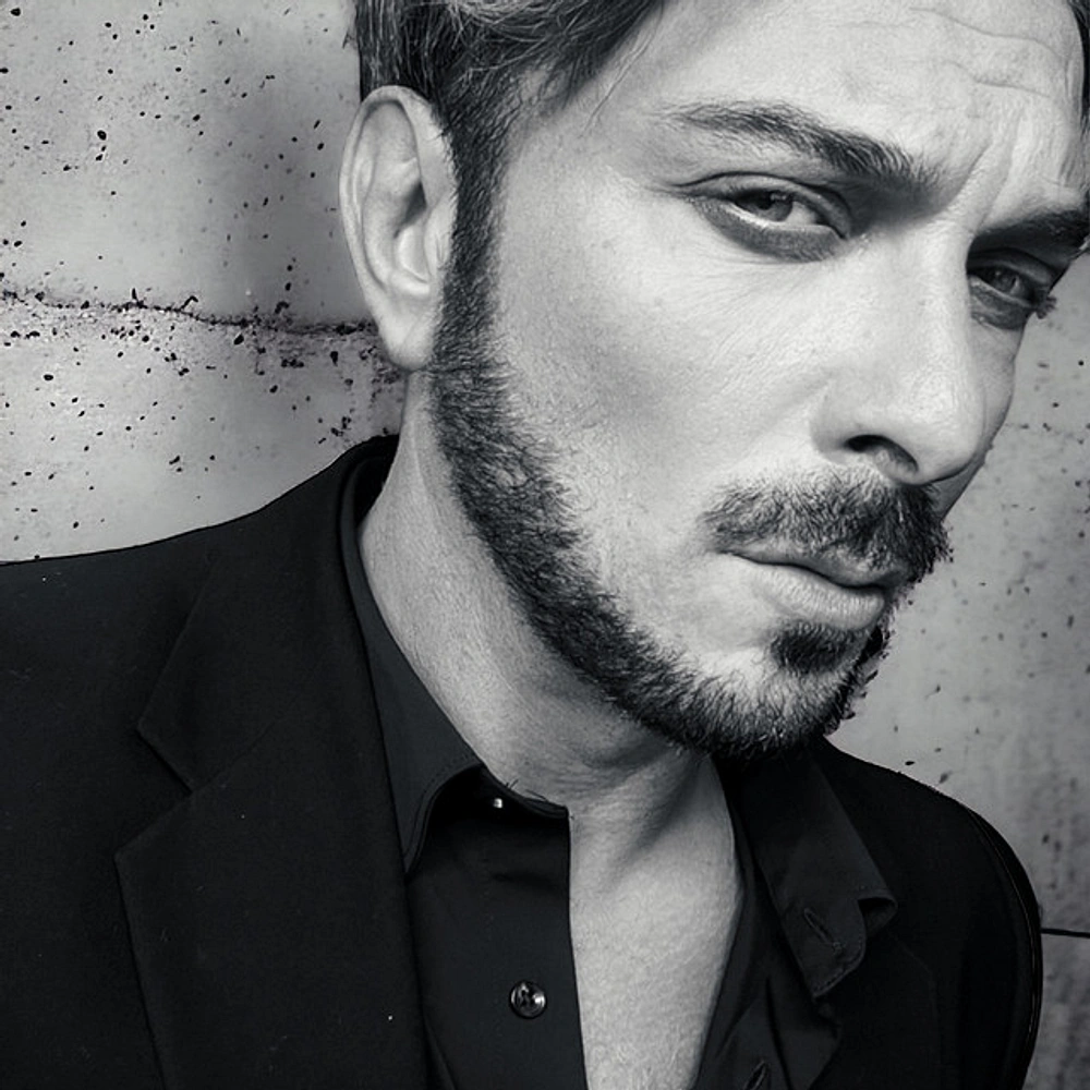 Giuseppe Cucè and the Art of Staging Estasi E Veleno as Pure Contradiction