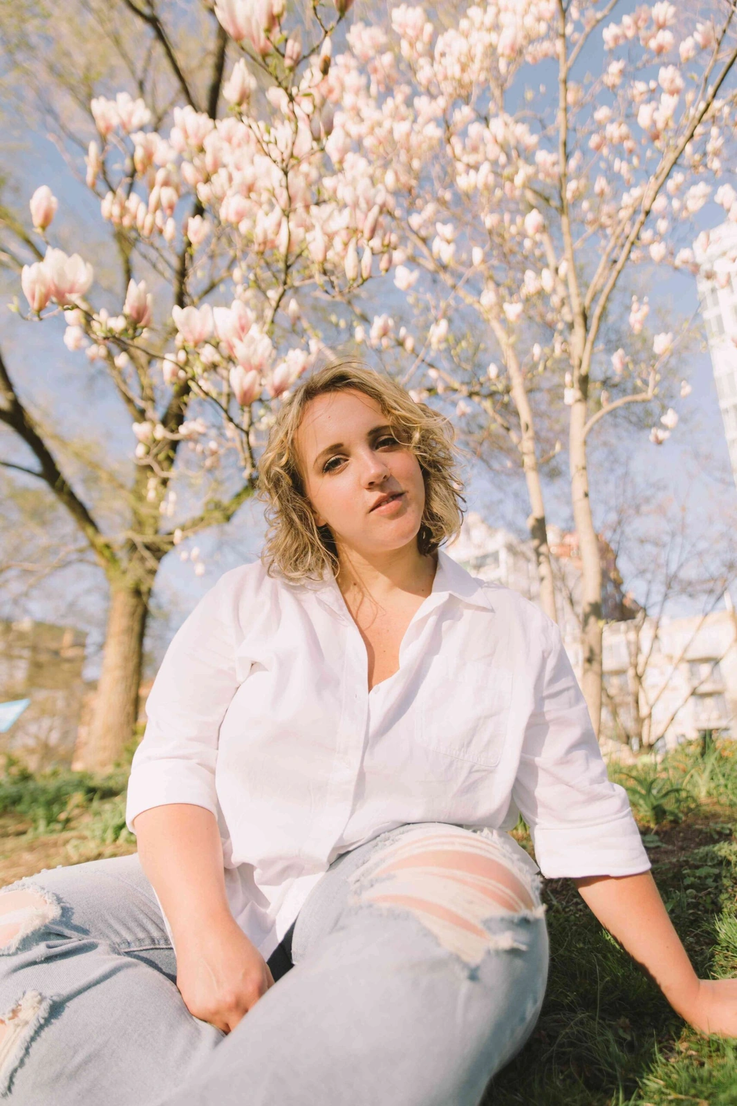 Sarah Giles and the Art of Keeping a Big Voice Small