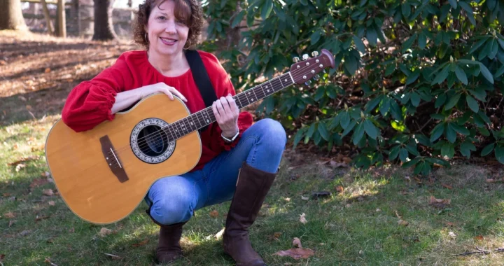 The Look of Fuller Folk: Stephanie Phillips Adds Cello, Drums and Keys to Walking the Tightrope