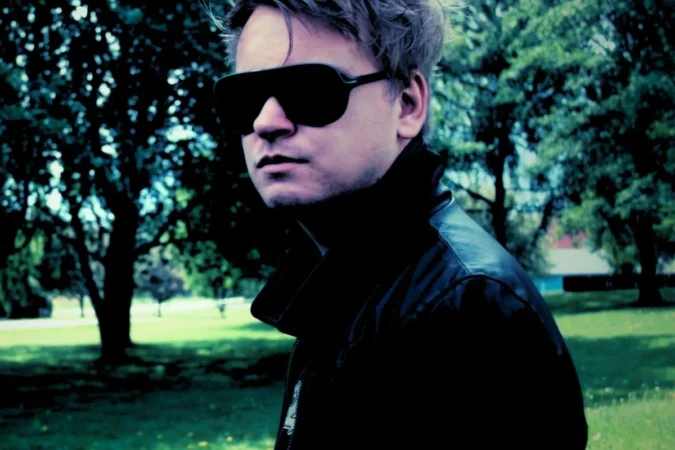 What Calling a Song Probe One Says About skugglandet and sond ett