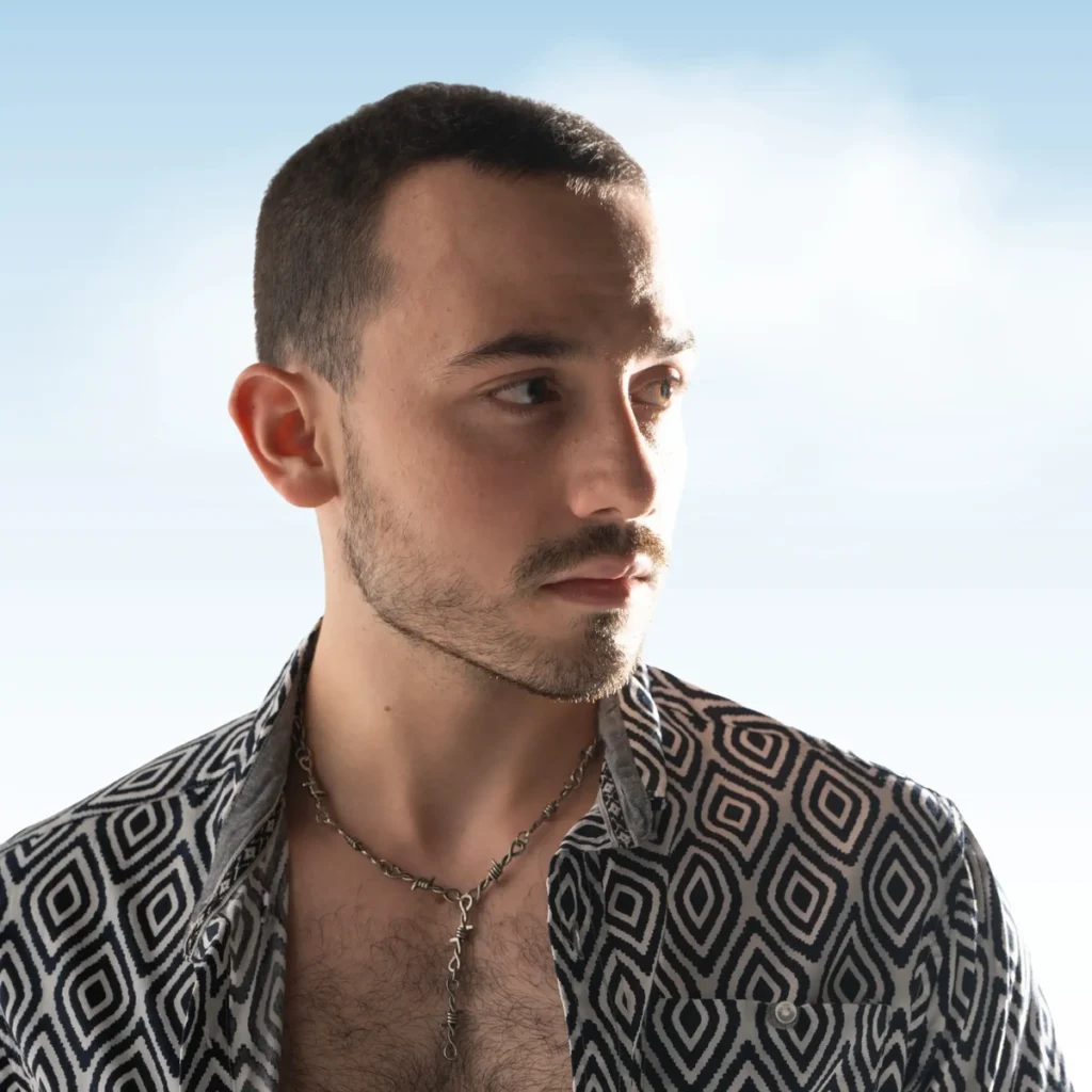 What a Sky-Blue Cover Says About Nunca Más, the Goodbye Elizo Set to a Dance Beat