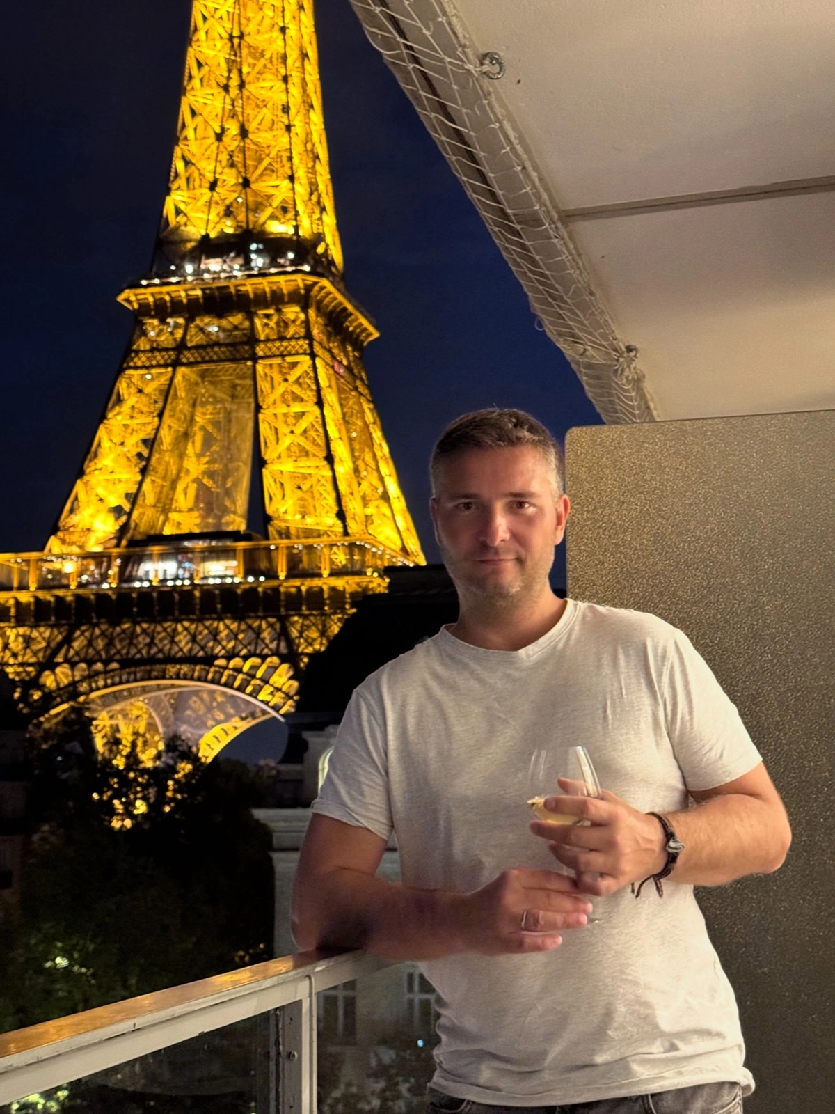 Alex Shkudun and the Art of the Glowing Hourglass on NO TIME